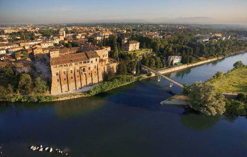 Hotel Castello Visconteo Cassano dʼAdda Exteriér fotografie