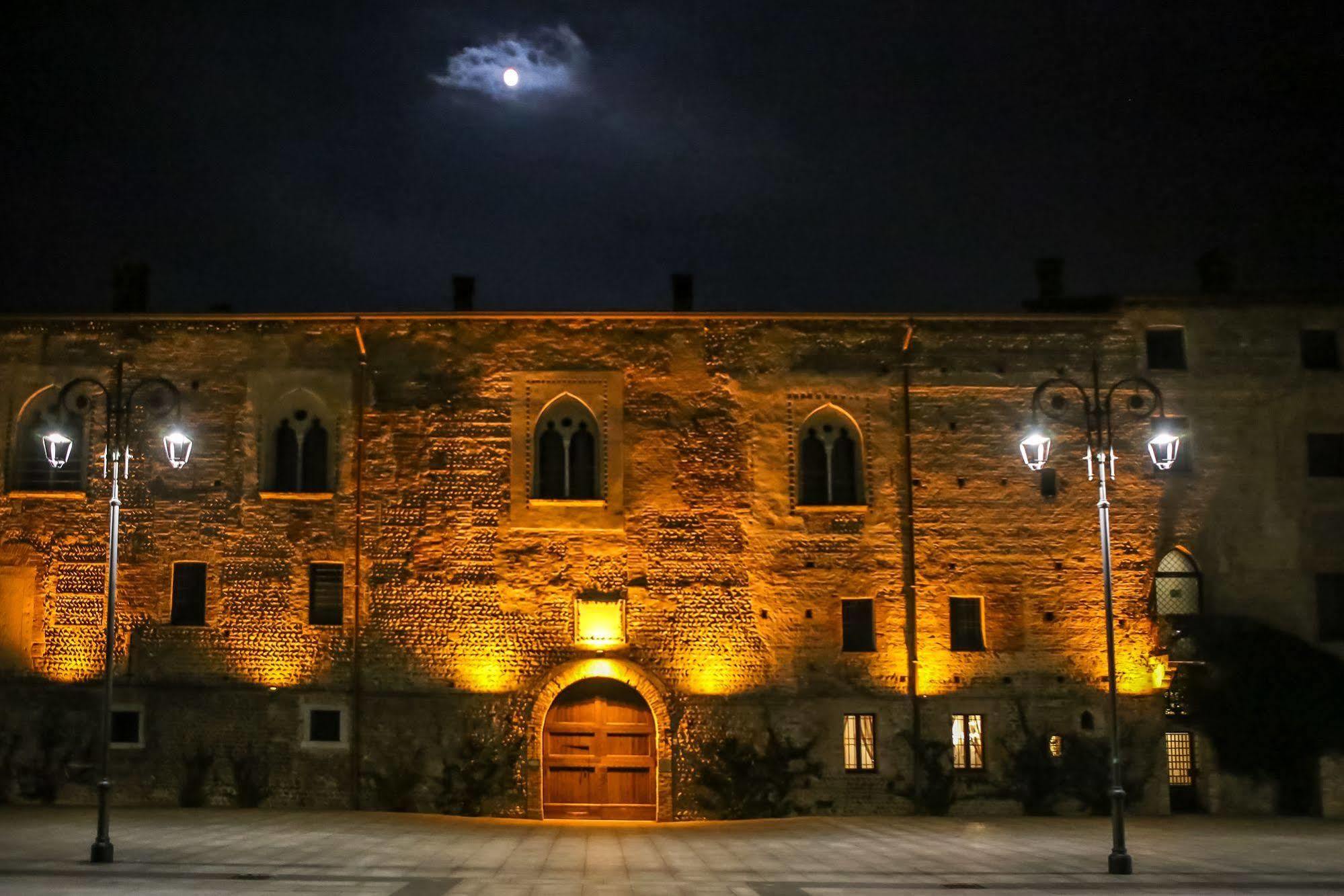 Hotel Castello Visconteo Cassano dʼAdda Exteriér fotografie