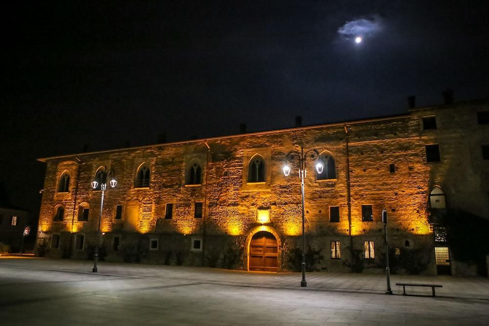 Hotel Castello Visconteo Cassano dʼAdda Exteriér fotografie